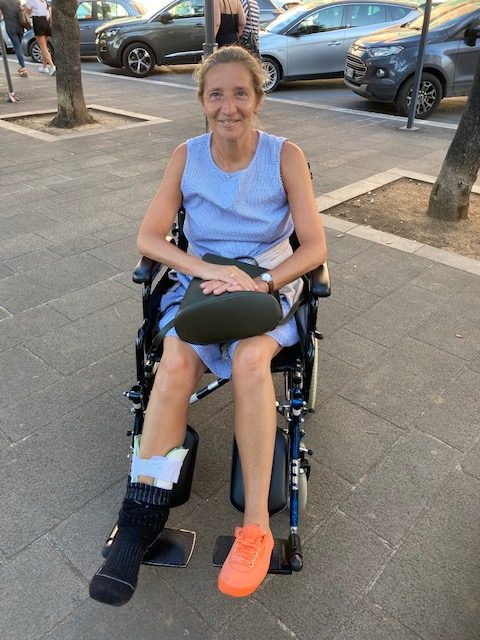Handicapée pour quelques semaines.
